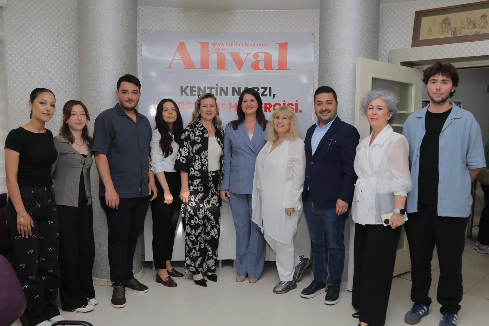 Edirne’de ilkeli, doğru ve objektif habercilik anlayışıyla kentin nabzını tutan, yerel basının güçlü sesi edirneahval.com internet haber sitesi, yayın hayatındaki 10’uncu yılını gururla kutladı.